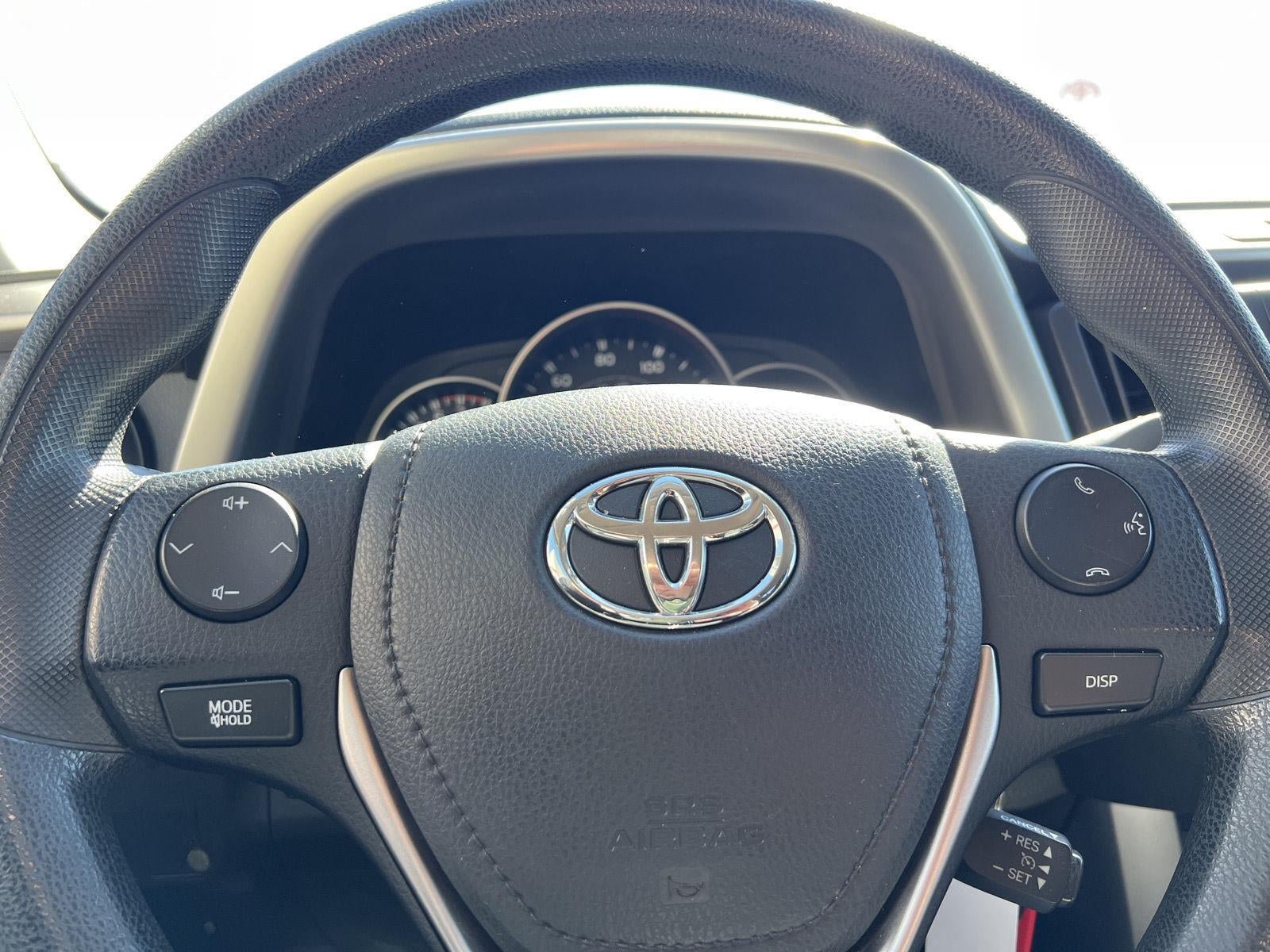 Used 2016 Toyota RAV4 LE AWD/4WD image 24