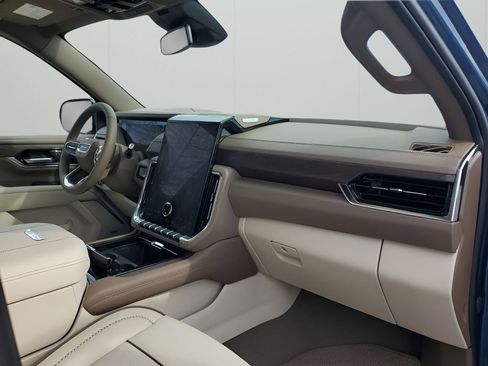 New 2026 GMC Yukon Denali w/ Sun & Power Step Package image 14