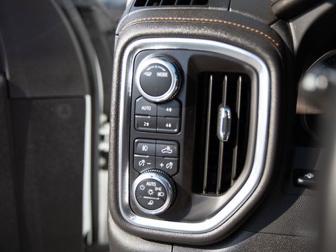 Used 2023 GMC Sierra 2500 AT4 w/ AT4 Premium Plus Package AWD/4WD image 19