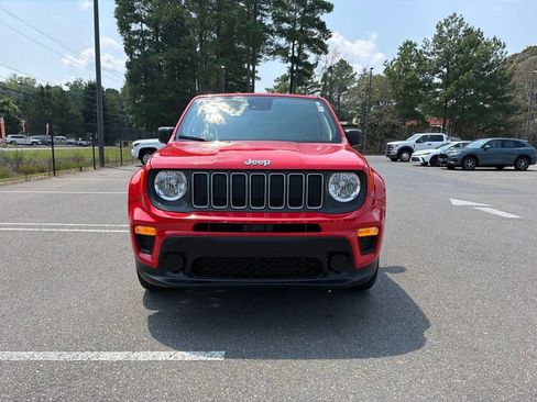 Used 2023 Jeep Renegade Latitude AWD/4WD image 3