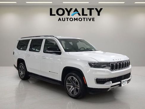 Used 2024 Jeep Wagoneer L Series II w/ Flexible Seating Group AWD/4WD image 7