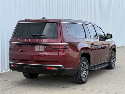 Used 2024 Jeep Wagoneer L Series II image 4