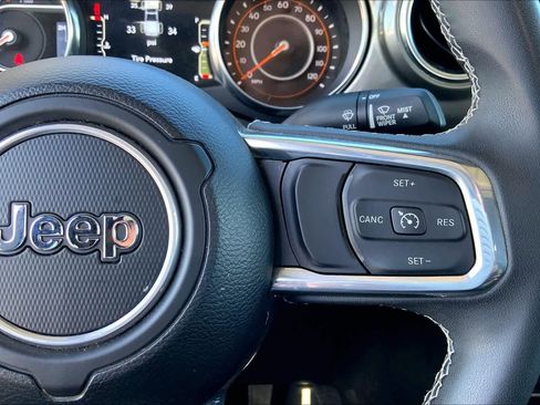 Used 2023 Jeep Gladiator Overland image 24