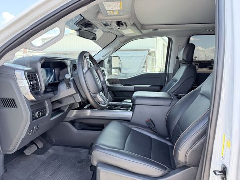 Used 2025 Ford F250 Lariat w/ Lariat Ultimate Package AWD/4WD image 4