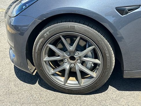 Used 2023 Tesla Model 3 Standard Range image 11