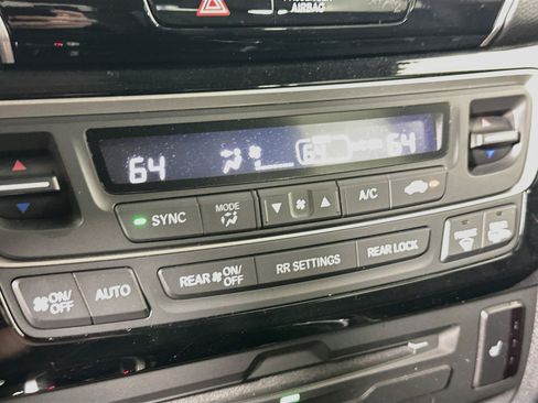Used 2021 Honda Pilot Touring image 24