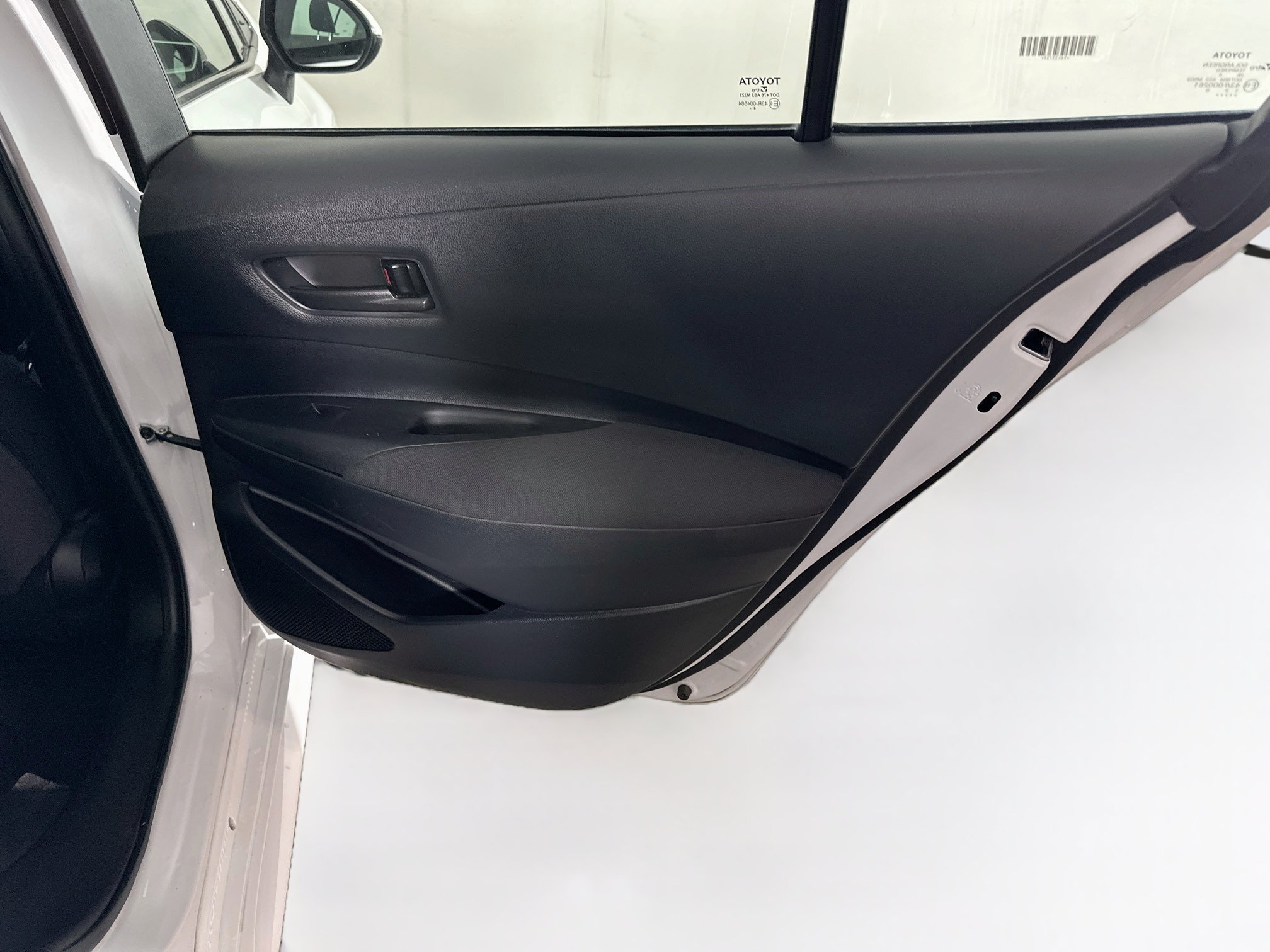 Used 2025 Toyota Corolla LE FWD image 28