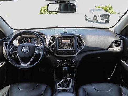 Used 2018 Jeep Cherokee Limited FWD image 12