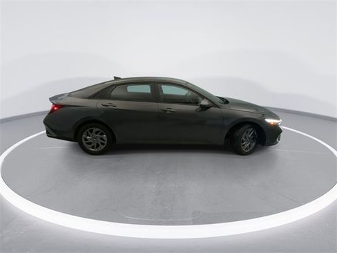 Used 2024 Hyundai Elantra SEL image 5