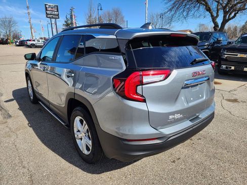 Used 2023 GMC Terrain SLE w/ Driver Convenience Package image 7