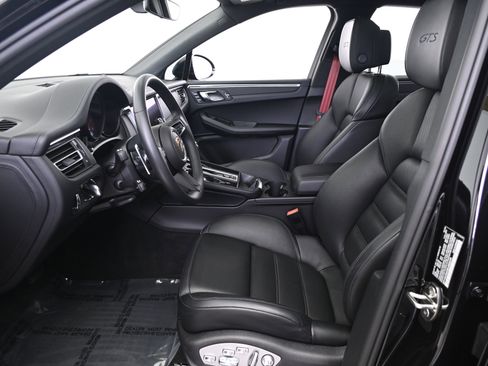 Used 2025 Porsche Macan GTS image 29
