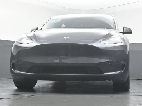 Used 2024 Tesla Model Y Long Range AWD/4WD image 43