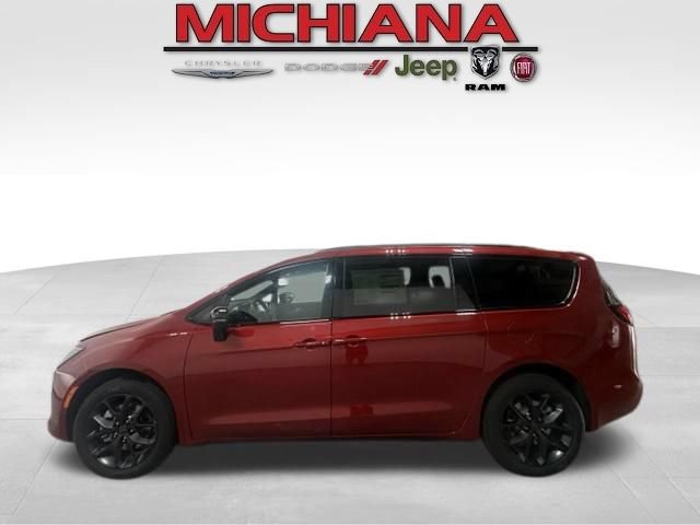New 2027 Chrysler Pacifica Select AWD/4WD image 1