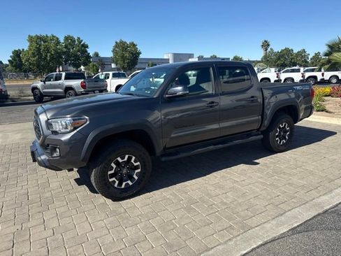 Used 2019 Toyota Tacoma TRD Off-Road w/ Technology Package AWD/4WD image 4