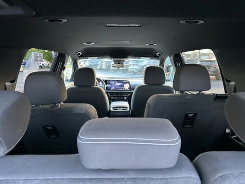 Used 2025 Chevrolet Traverse LT image 19