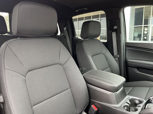 New 2026 GMC Canyon Elevation w/ Convenience Package image 15