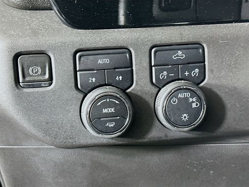 Used 2023 Chevrolet Silverado 1500 LT AWD/4WD image 16