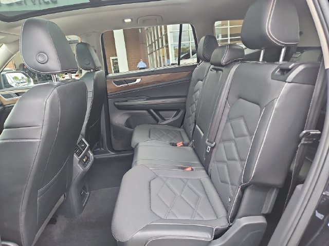 Used 2024 Volkswagen Atlas SE AWD/4WD image 11