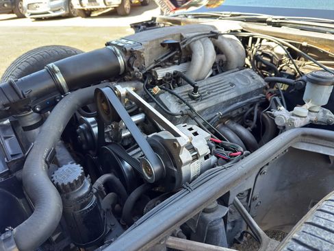 Used 1987 Chevrolet Corvette Coupe image 4