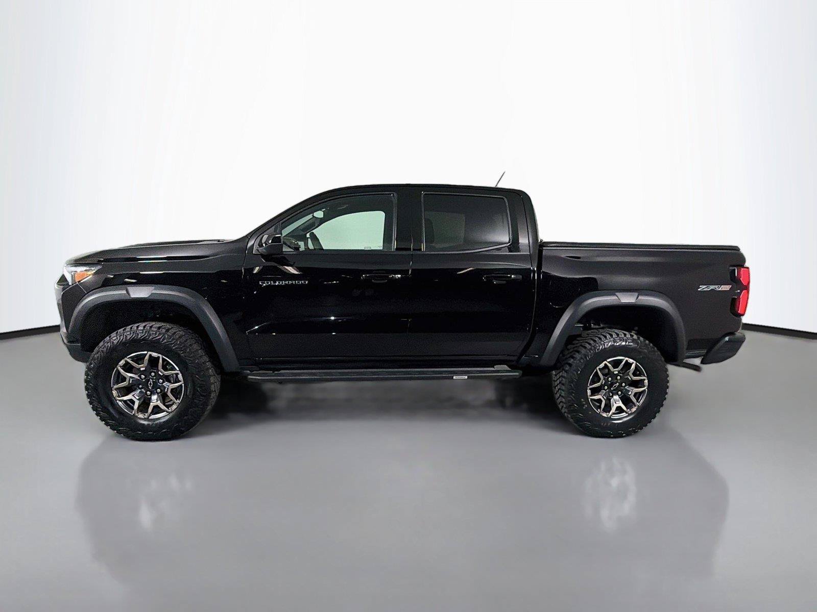 Used 2024 Chevrolet Colorado ZR2 w/ ZR2 Convenience Package III AWD/4WD image 8