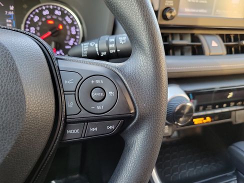 Used 2019 Toyota RAV4 XLE image 18