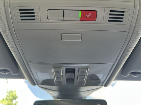 Used 2025 Volkswagen Jetta SE w/ Sunroof Package FWD image 28