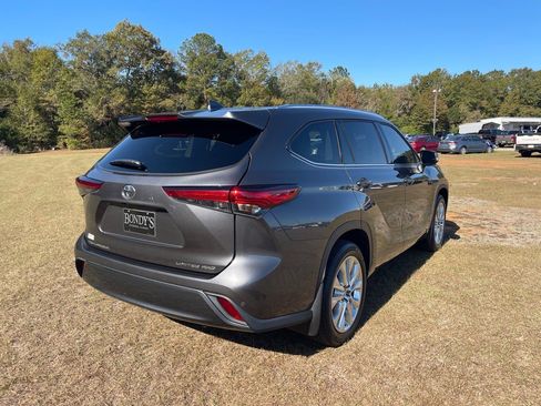 Used 2022 Toyota Highlander Limited image 17