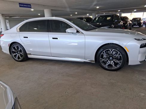 Certified 2024 BMW i7 eDrive50 w/ Premium Package 2 image 5