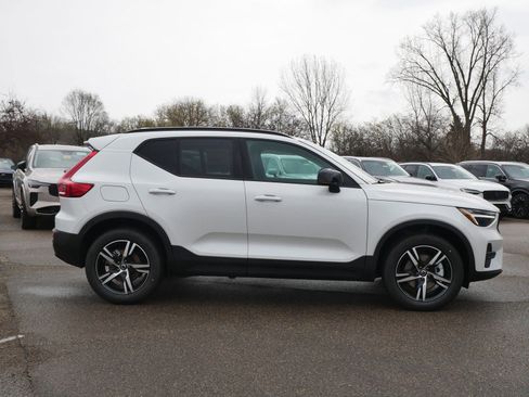 New 2026 Volvo XC40 B5 Core w/ Climate Package AWD/4WD image 2
