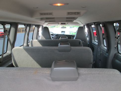 Used 2017 Chevrolet Express 3500 LT w/ LT Preferred Equipment Group RWD image 13