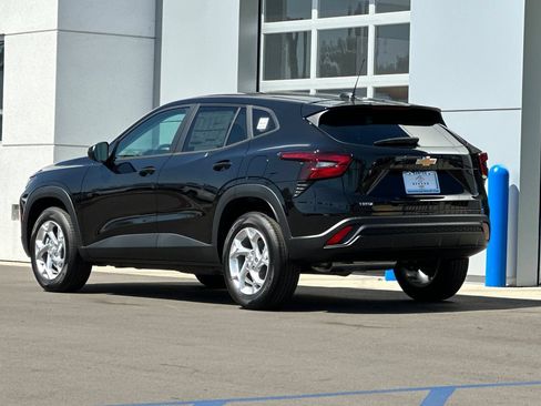 New 2026 Chevrolet Trax LS w/ LS Convenience Package FWD image 6