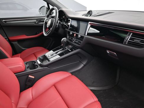Certified 2026 Porsche Macan Turbo AWD/4WD image 14