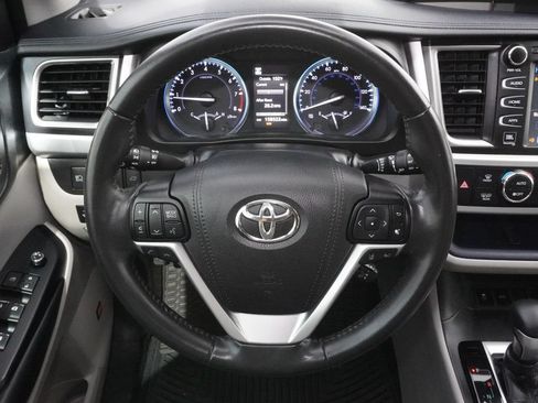 Used 2019 Toyota Highlander Limited FWD image 22