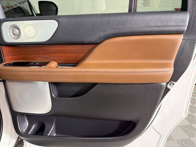 Used 2022 Lincoln Navigator L Reserve AWD/4WD image 37