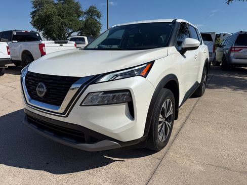 Used 2023 Nissan Rogue SV FWD image 3