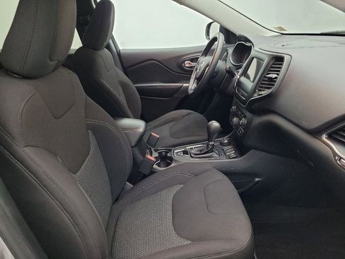 Used 2019 Jeep Cherokee Latitude w/ Popular Appearance Group image 21