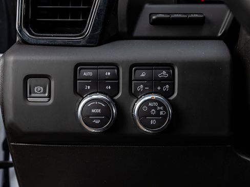 Used 2024 GMC Sierra 2500 AT4 w/ AT4 Premium Plus Package image 21