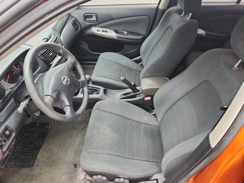 Used 2006 Nissan Sentra SE-R Spec V FWD image 10