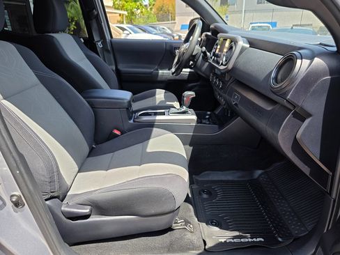 Used 2021 Toyota Tacoma TRD Off-Road w/ Technology Package AWD/4WD image 15