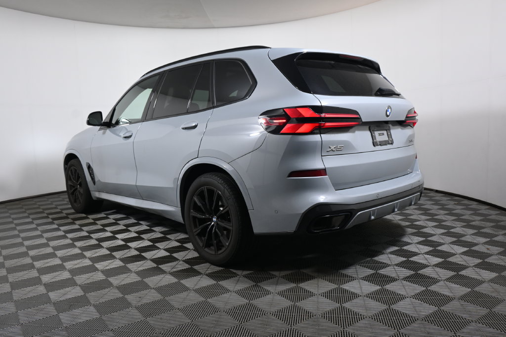 Certified 2024 BMW X5 xDrive40i w/ M Sport Package AWD/4WD image 5