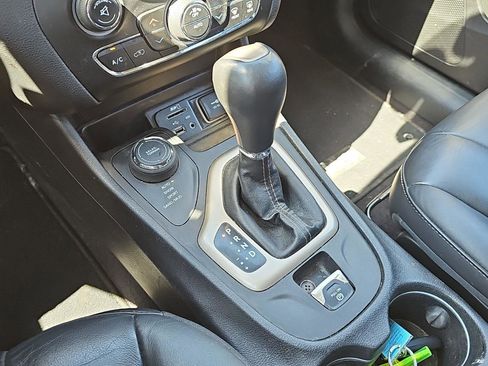 Used 2017 Jeep Cherokee Limited AWD/4WD image 11