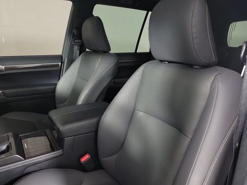 Used 2023 Lexus GX 460 Premium w/ Accessory Package AWD/4WD image 22