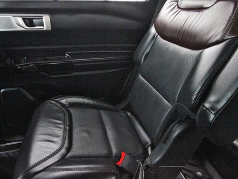 Used 2022 Ford Explorer Platinum w/ Equipment Group 601A RWD image 14