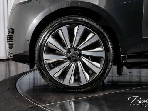 Used 2024 Land Rover Range Rover SV image 11