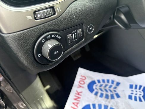 Certified 2022 Jeep Cherokee Limited AWD/4WD image 18