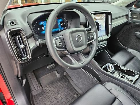 Certified 2024 Volvo XC40 B5 Plus w/ Protection Package Premier AWD/4WD image 19