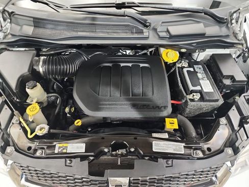 Used 2019 Dodge Grand Caravan SXT w/ Driver Convenience Group image 20