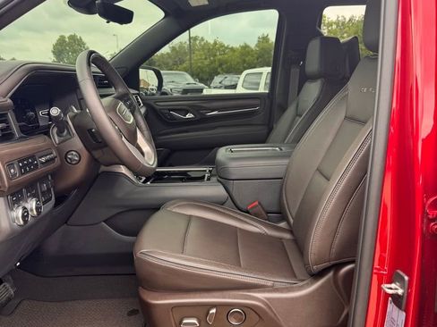 Used 2024 GMC Yukon Denali w/ Denali Reserve Package image 6