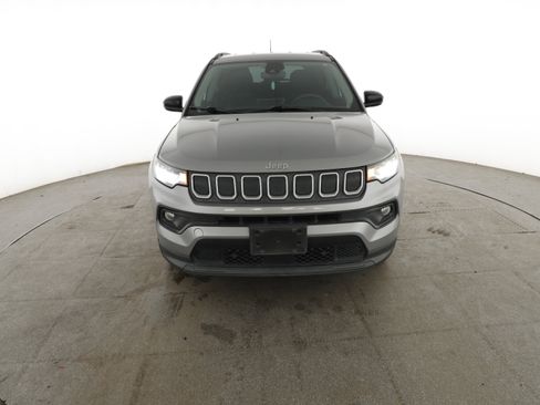 Used 2022 Jeep Compass Latitude FWD image 2