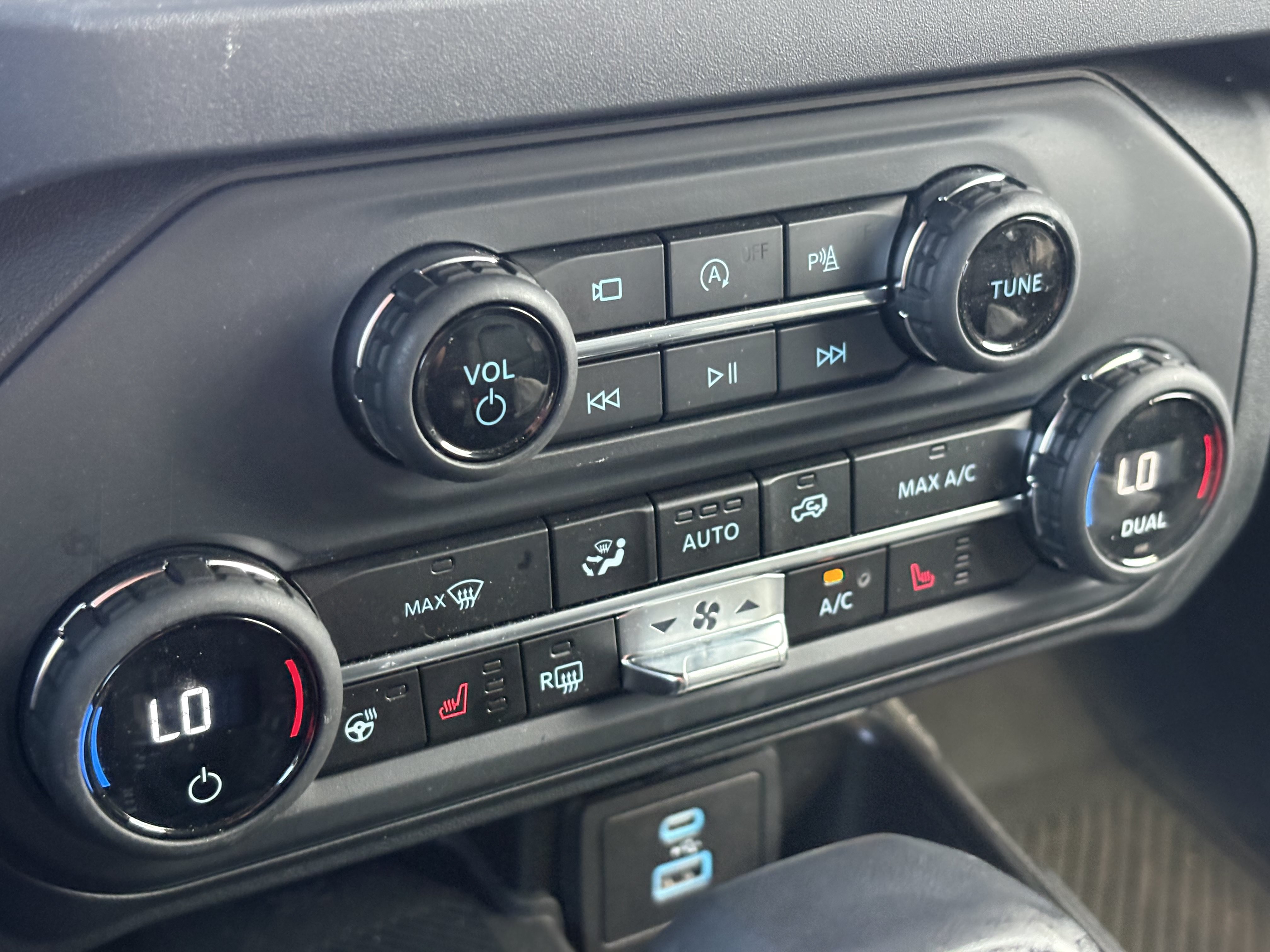 Used 2025 Ford Bronco Outer Banks AWD/4WD image 16
